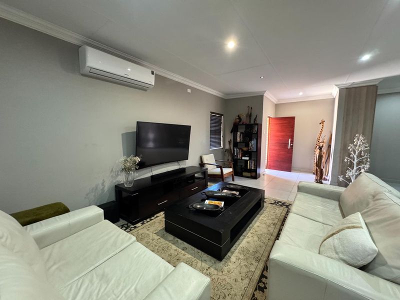 Charming Family Home in the Heart of Hillcrest, Kimberley - Photo 6