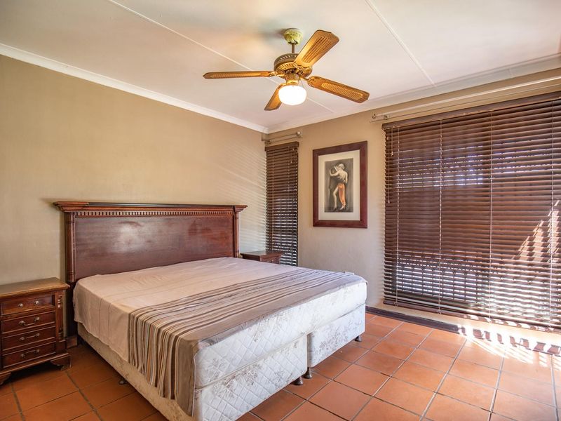 Magnificent 3 bedroom furnished Property in Waterkloof Ridge!  Ideal for an Embassy or Executive. - Photo 6