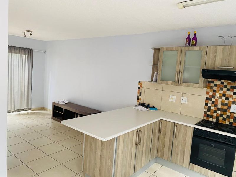NEAT + WELL MAINTAINED DUPLEX TOWNHOUSE (CORNER UNIT) FOR SALE IN KLEINE KUPPE!!!  CC Registered - Photo 2
