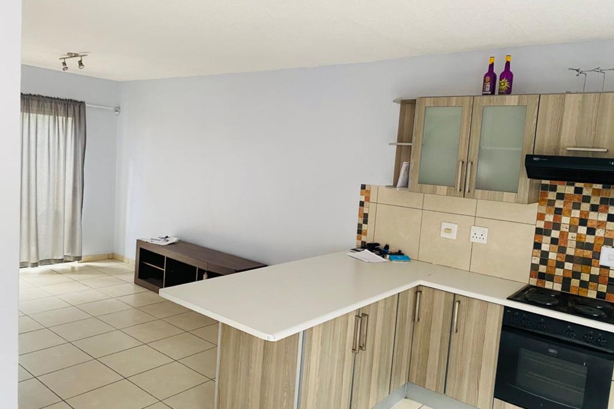 NEAT + WELL MAINTAINED DUPLEX TOWNHOUSE (CORNER UNIT) FOR SALE IN KLEINE KUPPE!!!  CC Registered - Photo 2