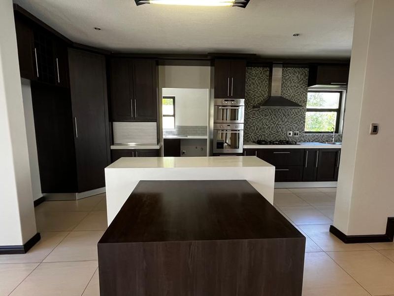 Exclusive Townhouse For Sale - Photo 3