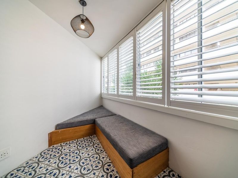Modern Sea Point Apartment: Comfort by the Coast | Available Immediately - Photo 7