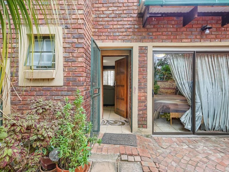 Contemporary 2-Bedroom Duplex in Sought-After Security Complex - Photo 2