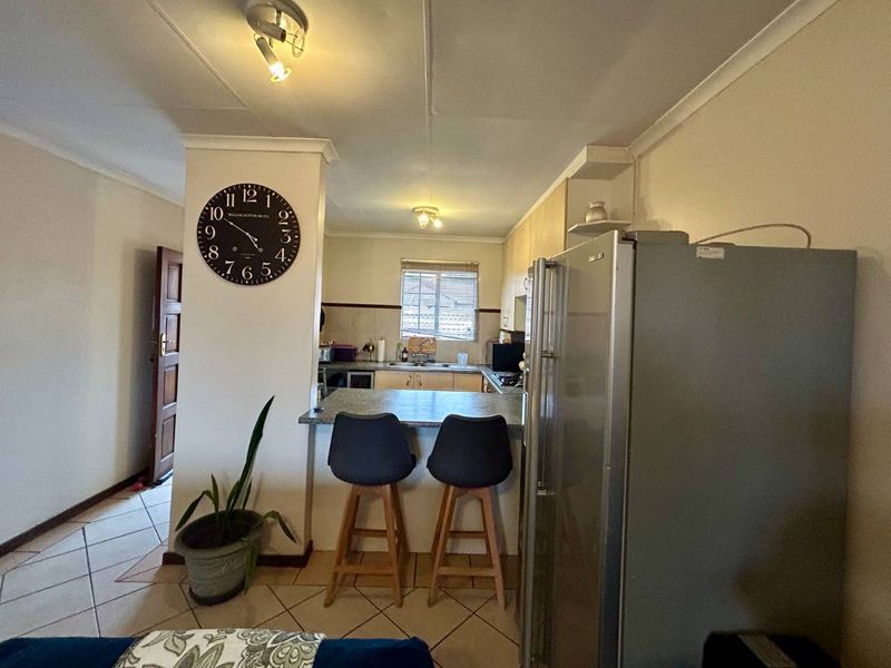 Stunning 2-Bedroom Apartment with Private Balcony in Stone Ridge - Photo 3