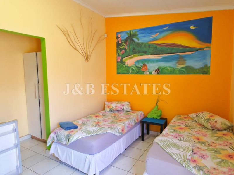 Fully Operational Guesthouse - Photo 7