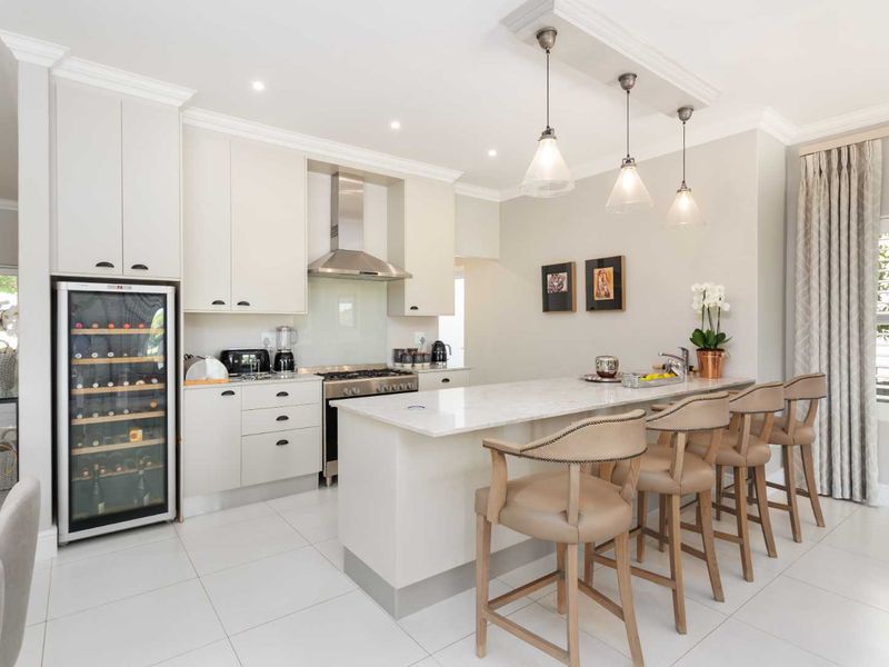 A Lakeside Four-Bedroom Double-Storey Home in The Vines on Val de Vie Estate - Photo 3