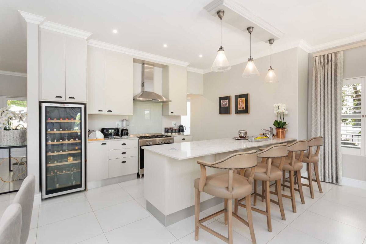 A Lakeside Four-Bedroom Double-Storey Home in The Vines on Val de Vie Estate - Photo 3