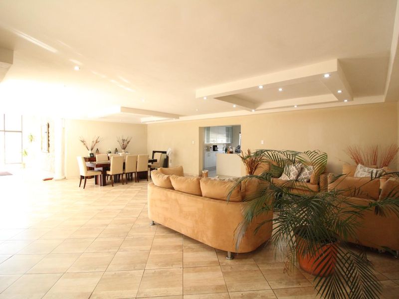 4 Bedroom - so much potential - Photo 10