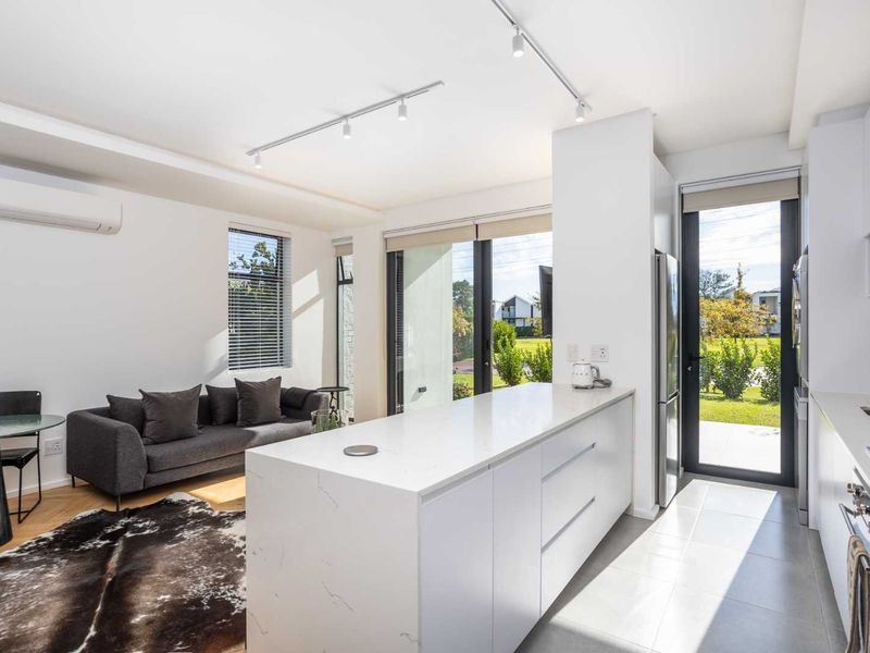 Elegant North-Facing Polo Pad on Val de Vie Estate - Photo 9