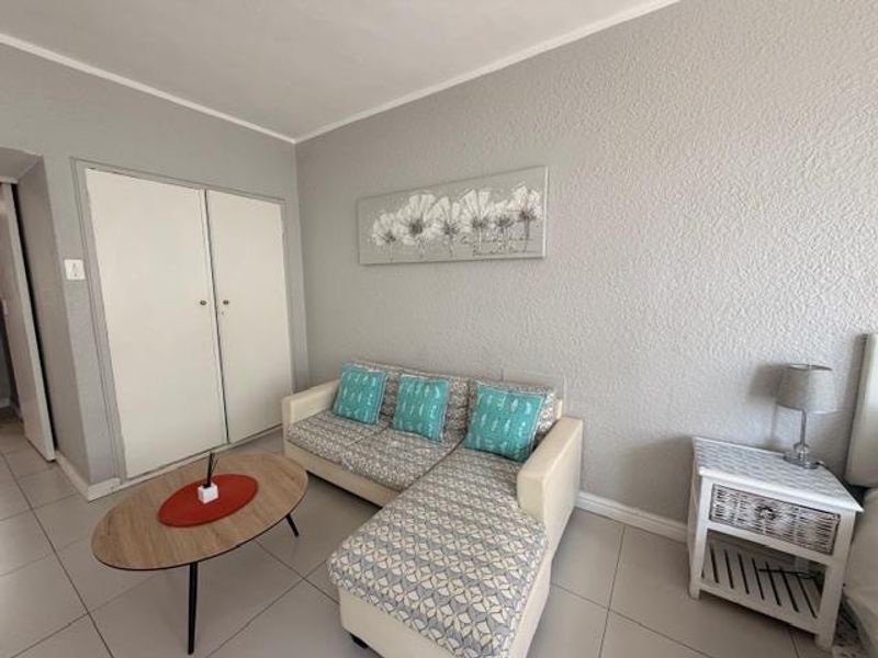 Spacious furnished STUDIO apartment with large shower, street parking - Photo 3