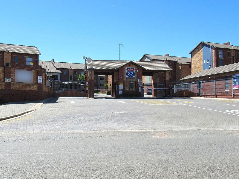 2 Bedroom Upstairs Unit - Photo 10