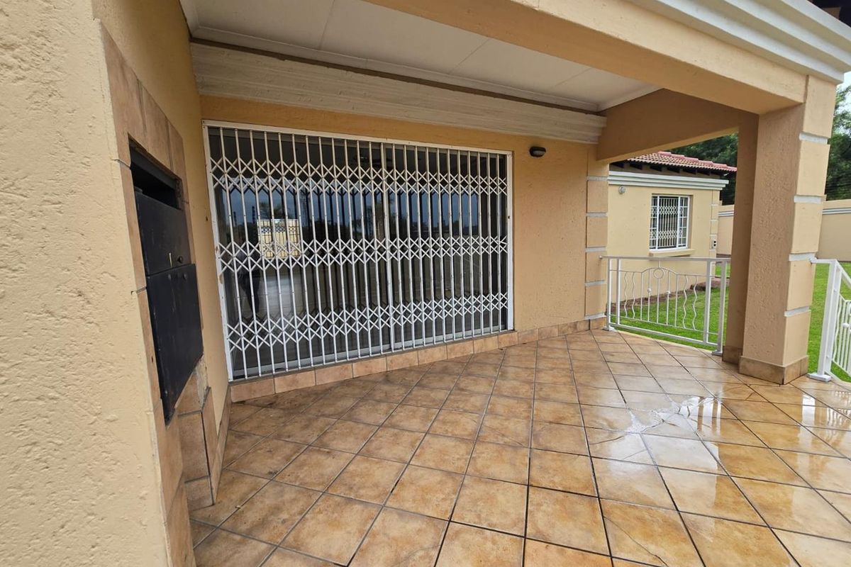 Stylish Family Living with Extra Space, Pet-Friendly Garden & Built-In Braai - Photo 4