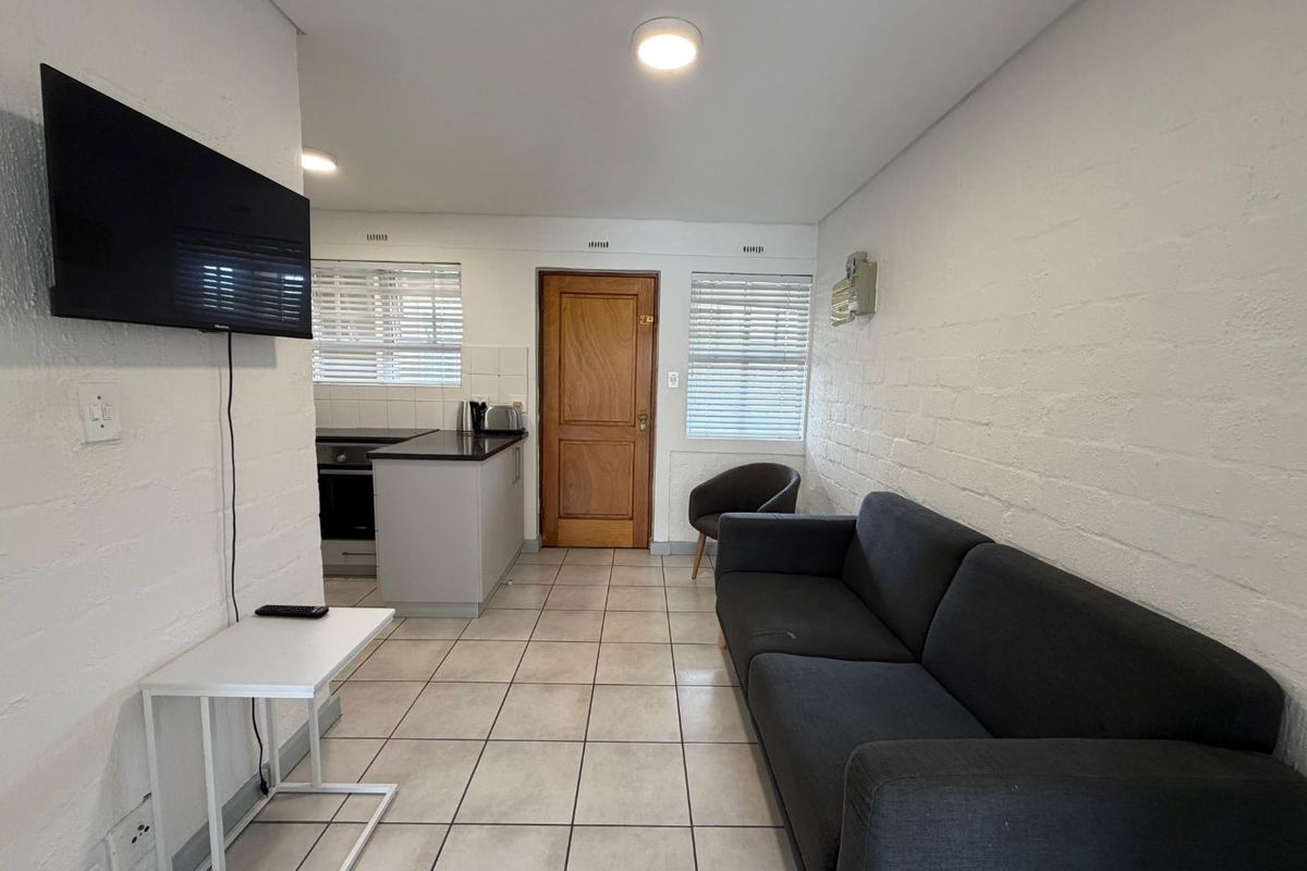Semi-Furnished Two-Bedroom Rental Close to Stellenbosch University - Photo 3