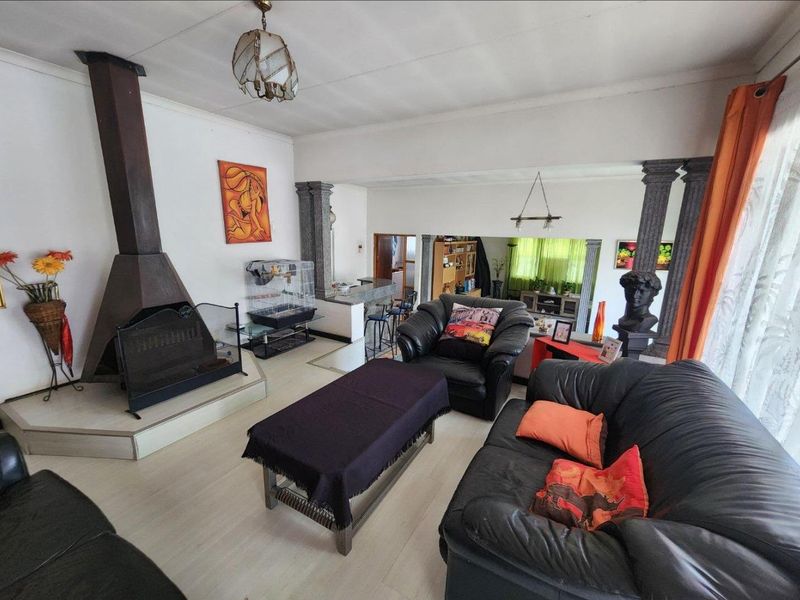 Spacious property in Verwoerdpark - Photo 3