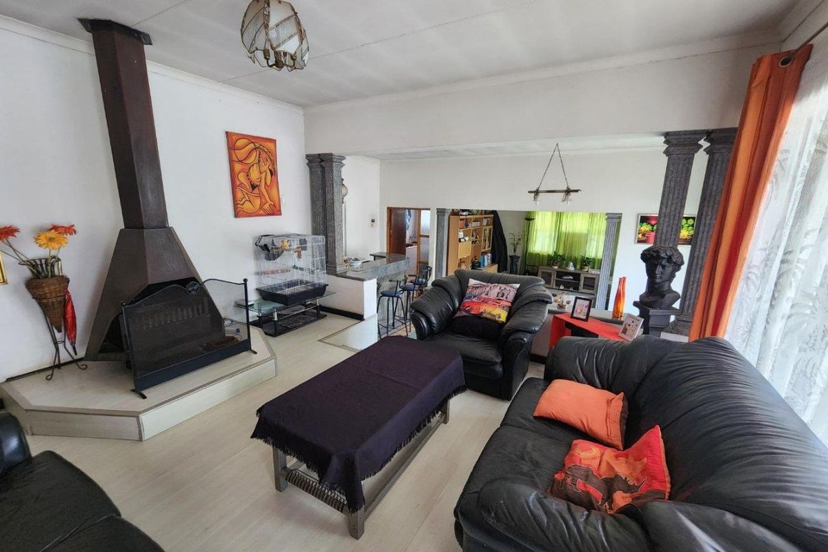 Spacious property in Verwoerdpark - Photo 3