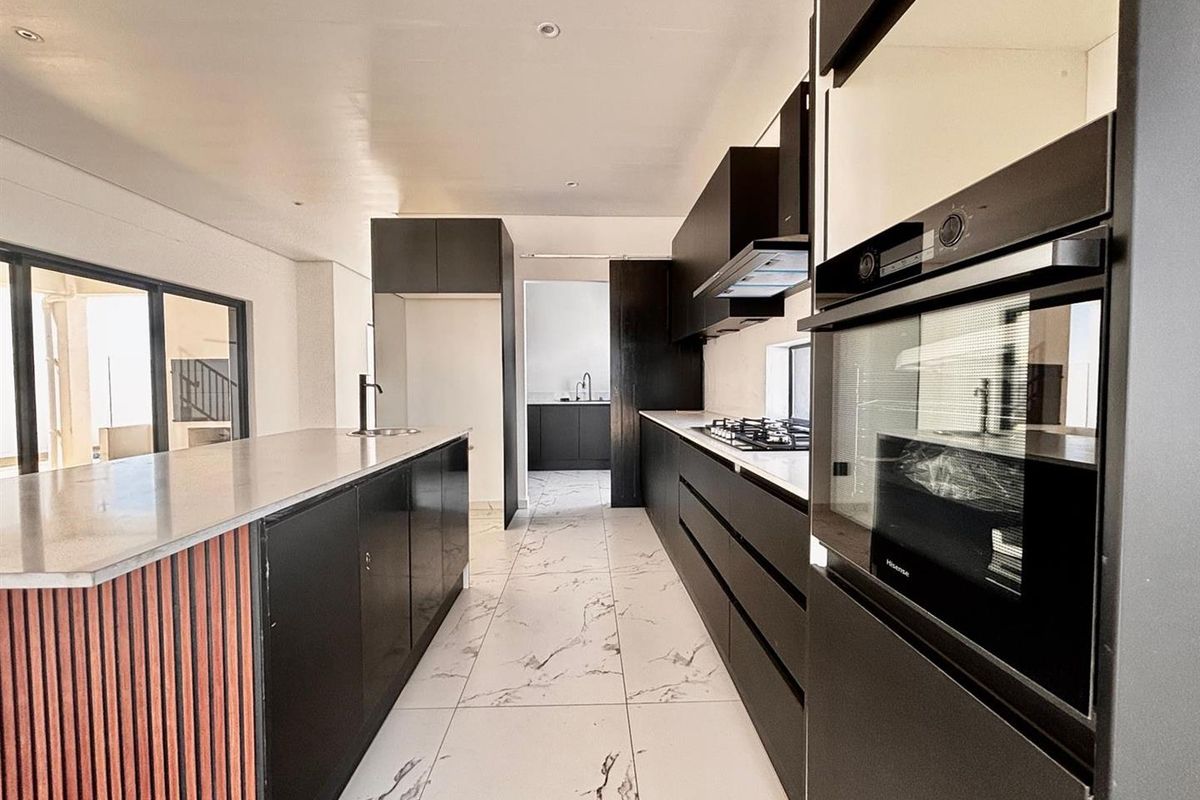 Near Off-Grid Designer Home | Elevated Luxury Living in Sandown, Blouberg - Photo 3