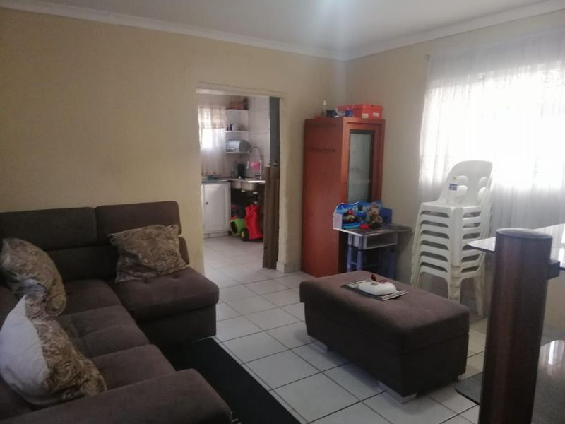 Spacious Family home with Flat for Sale - Photo 6