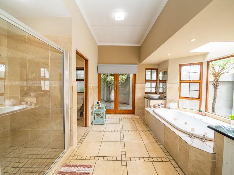 A Family Home in the heart of  GLEN MARAIS - Photo 6