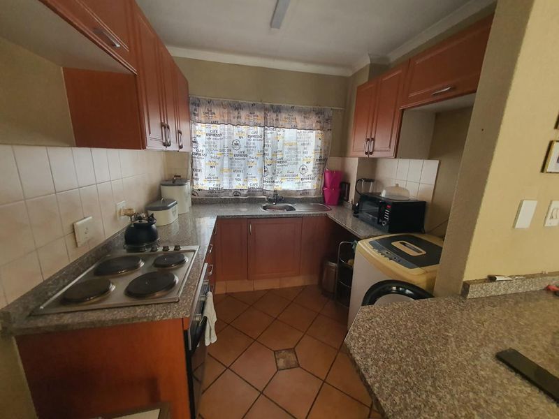 Lakefield Townhouse - Investment Opportunity - Photo 2