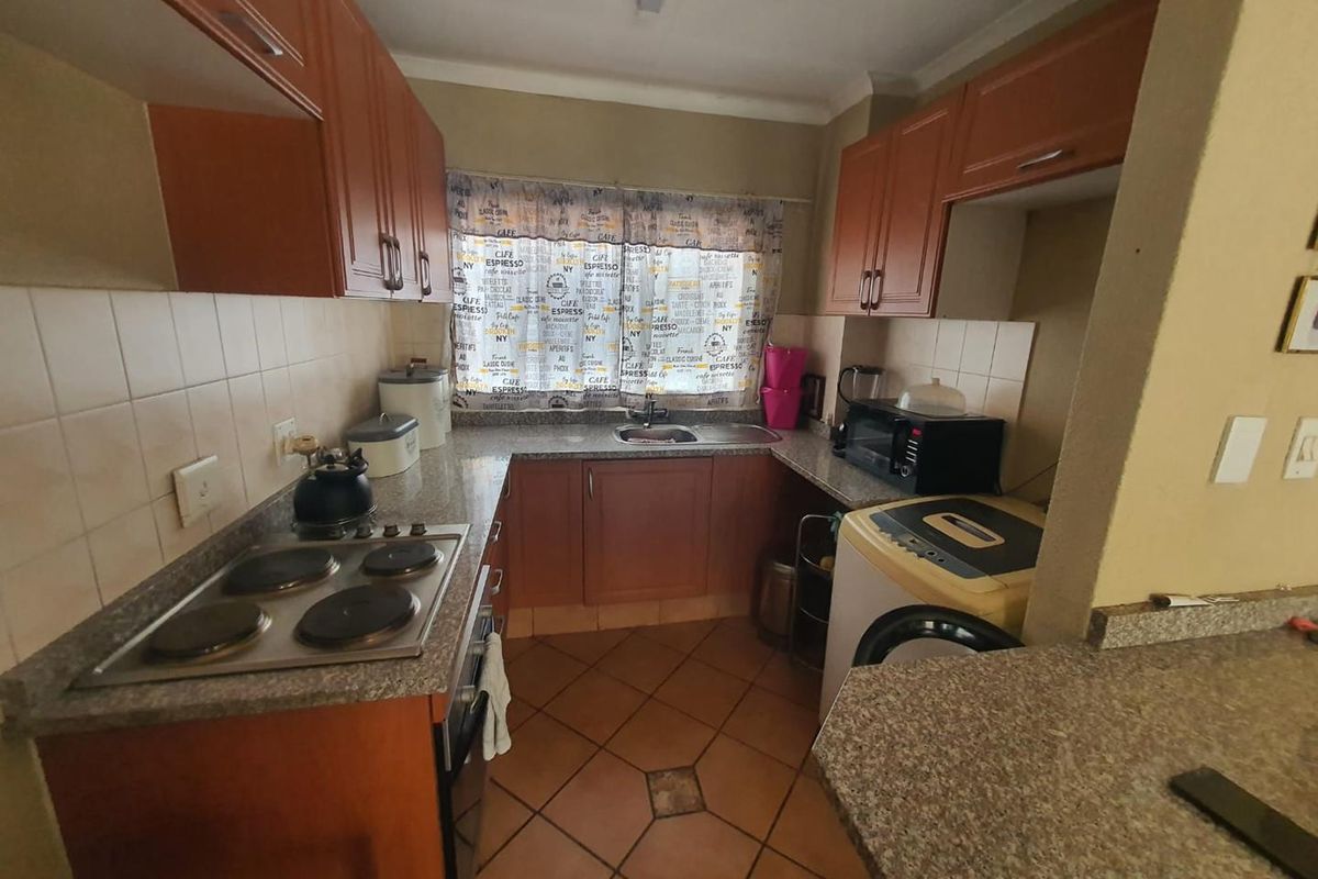 Lakefield Townhouse - Investment Opportunity - Photo 2