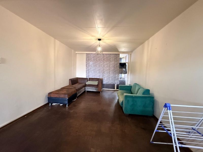 Beautiful 2-Bedroom Apartment with Enclosed Balcony - Photo 6
