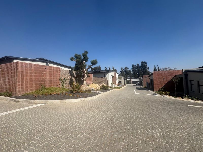 Brand New Simplex unit available to let - Photo 2