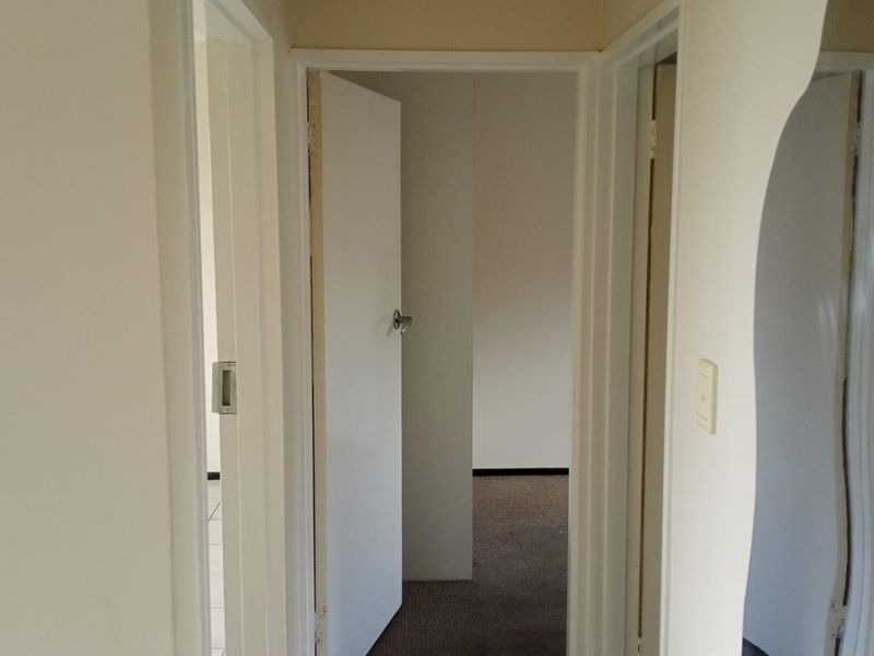Gorgeous apartment close to amenities - Photo 8