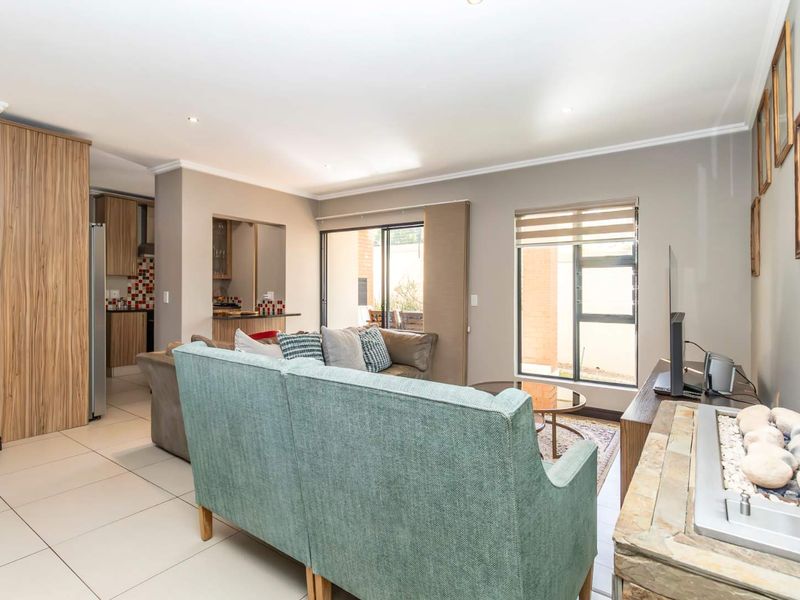 3 Bedroom 2.5 bathroom with a double garage house for Rent in Kilima , Midrand - Photo 3