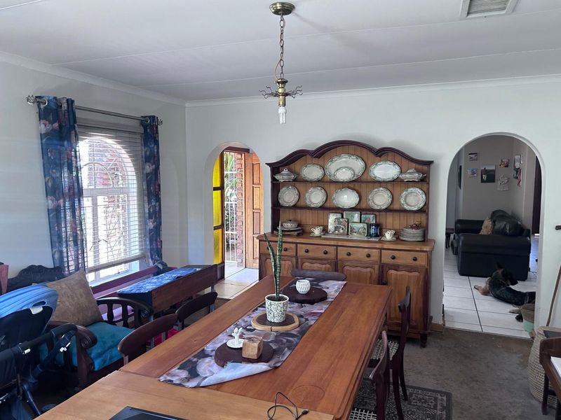 4-Bedroom Family Home in a Highly Sought-After Neighbourhood - Photo 3