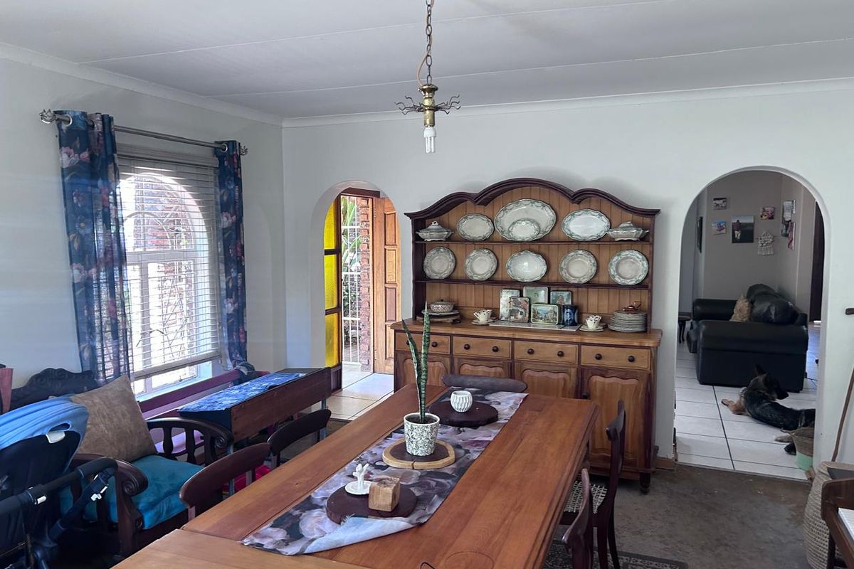 4-Bedroom Family Home in a Highly Sought-After Neighbourhood - Photo 3