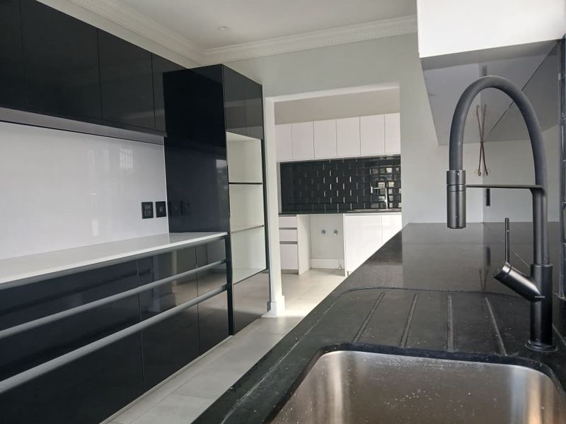 Two Homes, One Exceptional Property in Auasblick - Photo 10