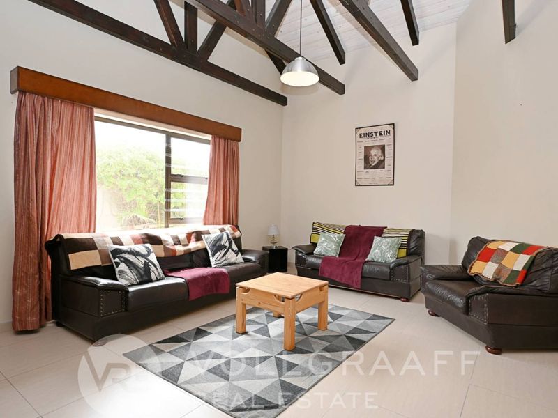 Charming home perfect for family living & entertaining - Photo 8