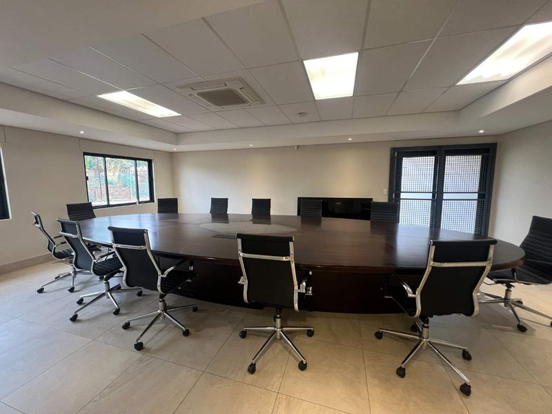 Executive office to rent on Robert Mugabe Ave - Photo 5