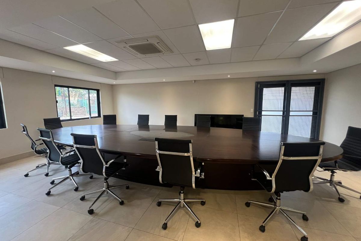 Executive office to rent on Robert Mugabe Ave - Photo 5