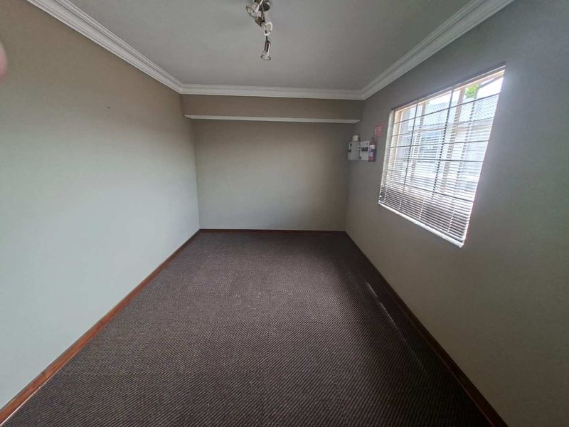 MODERN STANDALONE OFFICE SPACE IN RUIMSIG - Photo 2