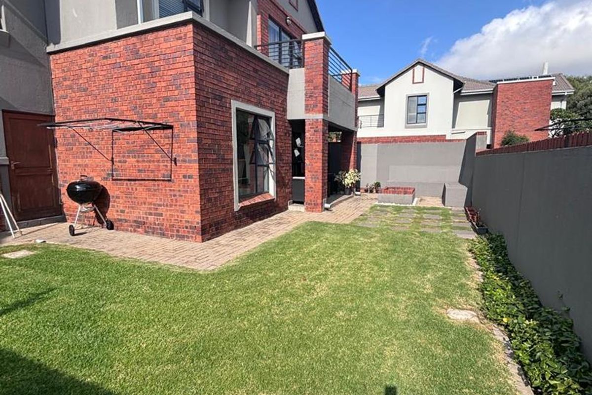 3-Bedroom Family Home in Meyersdal Nature Estate-Secure & Stylish - Photo 2