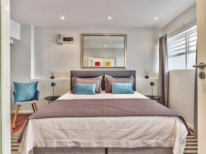 LUXURIOUS ONE BEDROOM APARTMENT - BEACH ROAD - Photo 1