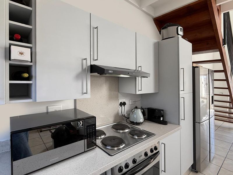 Calling All Investors! Stunning 3 Bedroom Loft in Excellent Estate - Photo 9