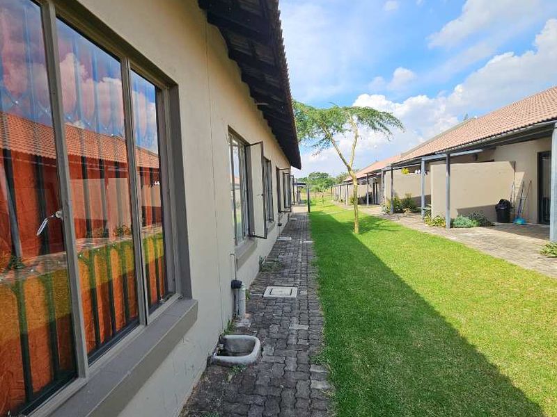 2 bedroomed town house in eldorette - Photo 1
