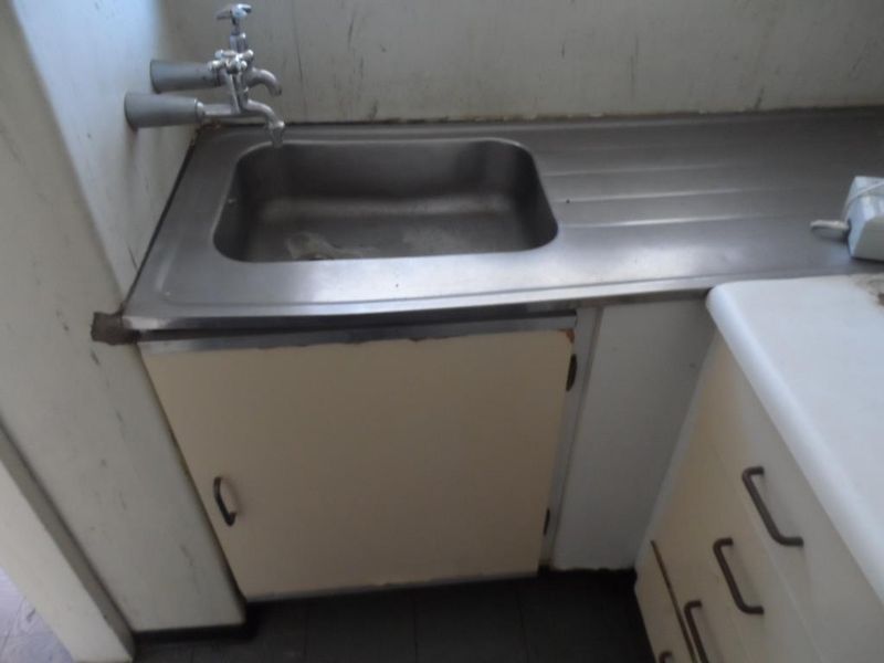 BACHELOR FLAT TO RENT IN ARCADIA - Photo 4