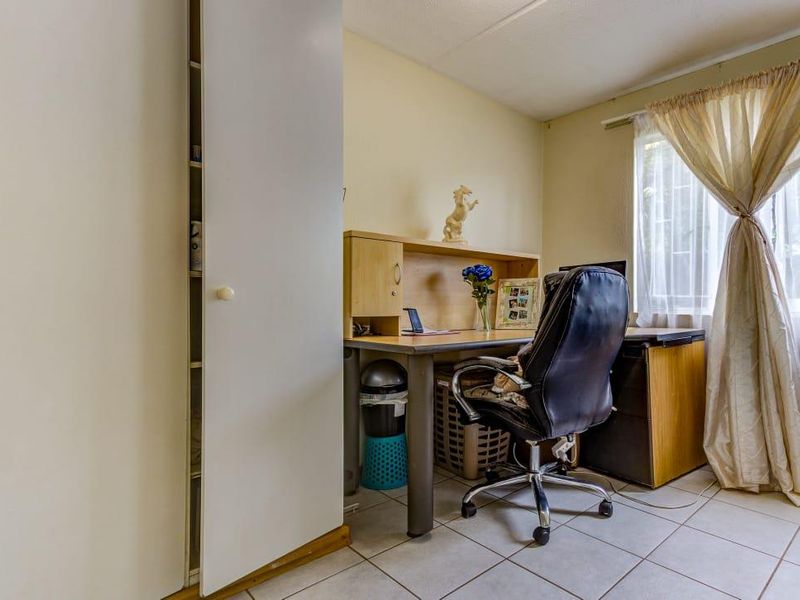 2 Bedroom Townhouse in Glen Marais - Photo 9