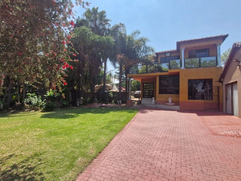 Double Storey Five Bedroom Home for Sale - Photo 4