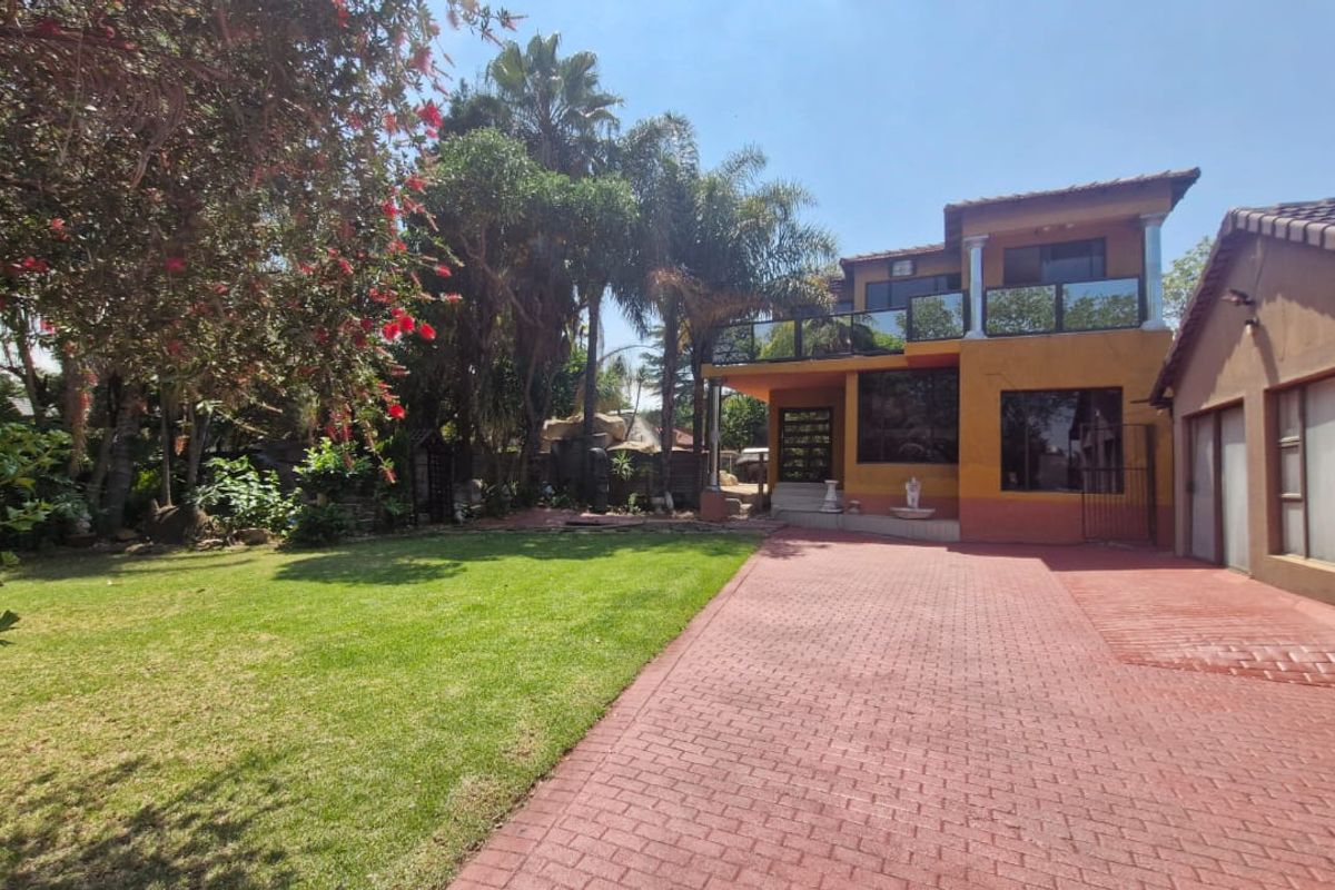 Double Storey Five Bedroom Home for Sale - Photo 4