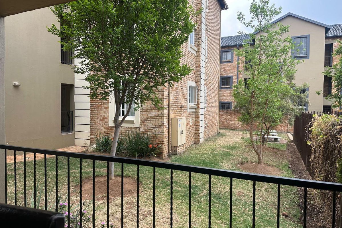 The “wow” factor is in place when you walk into this house in this nice security complex. - Photo 2