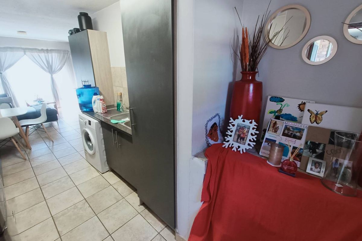 BEAUTIFUL FIRST FLOOR APARTMENT FOR SALE IN ROOIHUISKRAAL!!!!!! - Photo 4