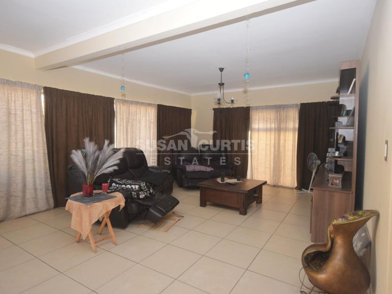 Big open house for the entertaining family - Photo 1