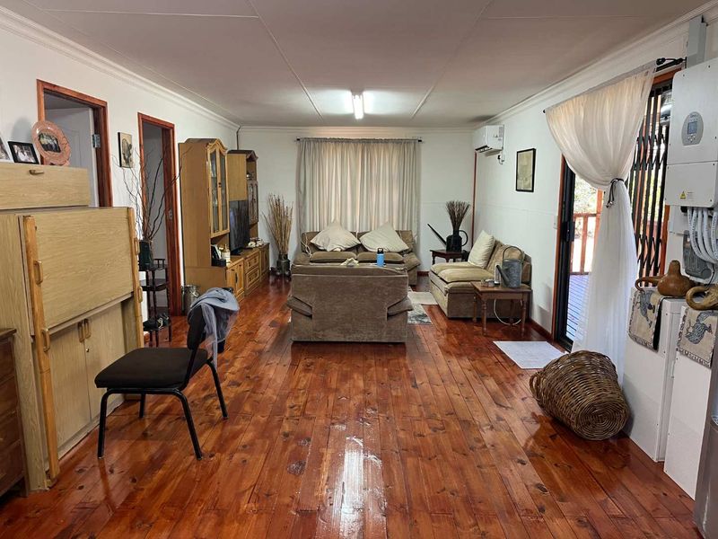 Beautiful 9.053 ha Smallholding with House & Cottage – Completely Off-Grid – Just Outside Upington - Photo 8