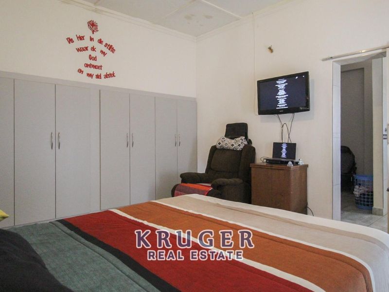 🌟 Spacious Family Home with Private Flat – Prime Location, Outjo! 🌟 - Photo 10