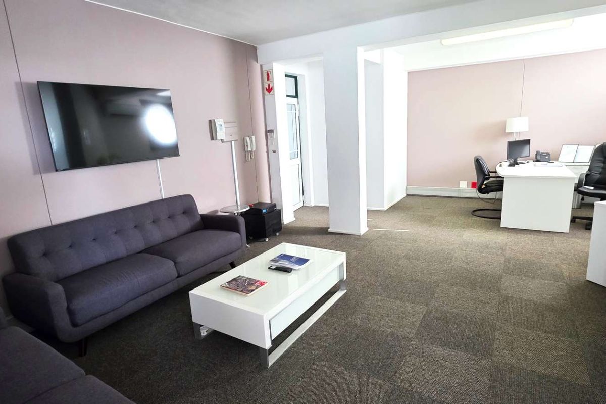 Beautiful Ground Floor Office in Westlake - Photo 3