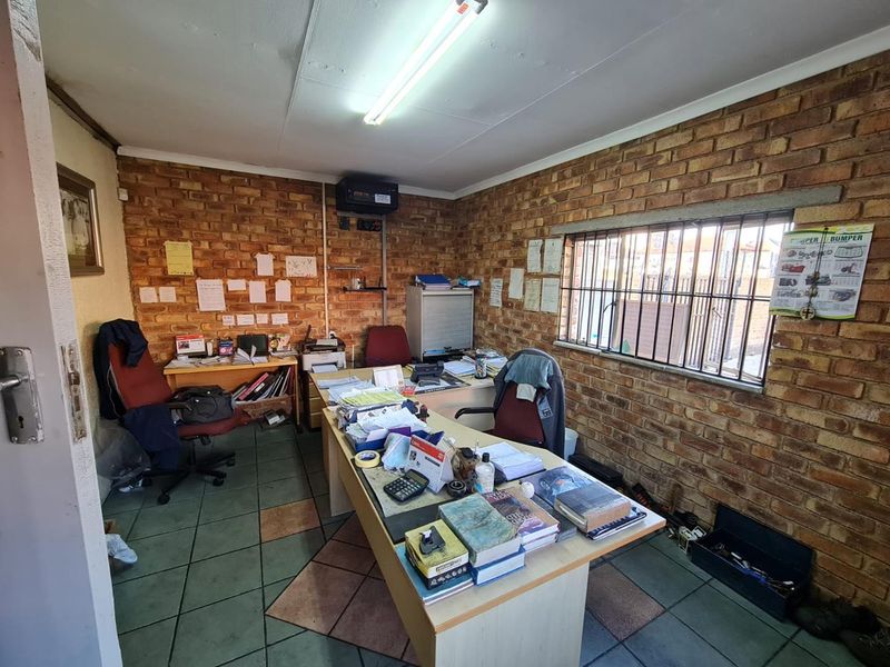Commercial property - well maintained property - Photo 6